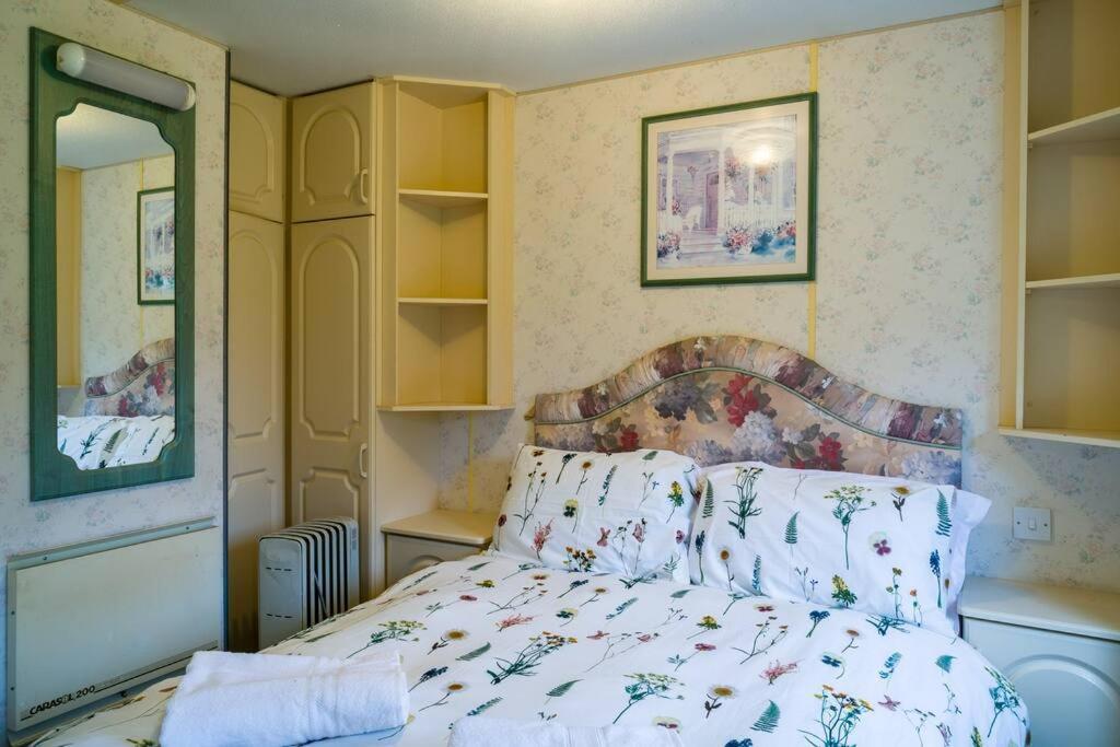 Wind In The Willows: Sleeps 4, Kitchen, Bathroom, Lounge, Wifi Napton on The Hill Buitenkant foto