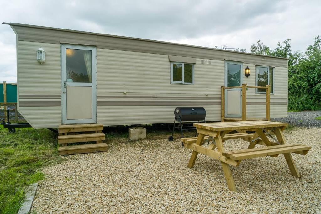 Wind In The Willows: Sleeps 4, Kitchen, Bathroom, Lounge, Wifi Napton on The Hill Buitenkant foto