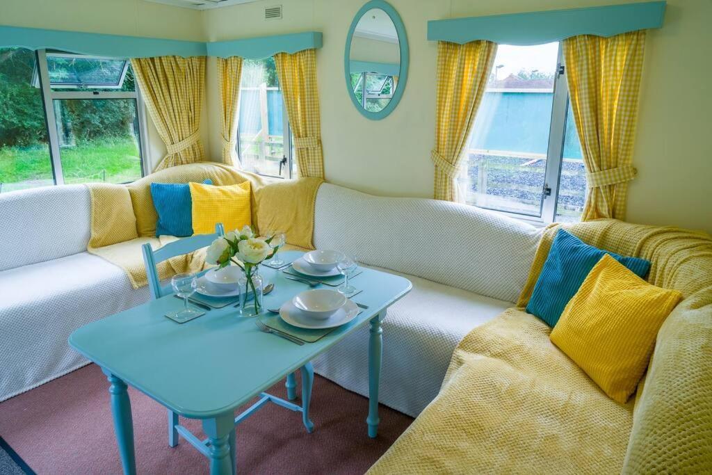 Wind In The Willows: Sleeps 4, Kitchen, Bathroom, Lounge, Wifi Napton on The Hill Buitenkant foto