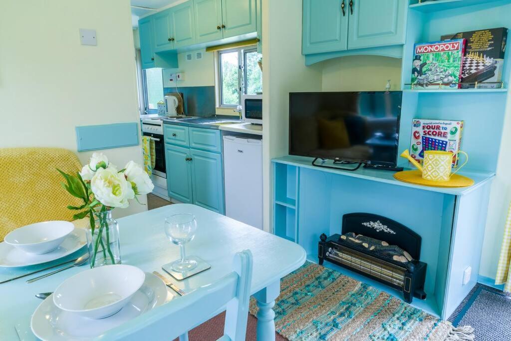 Wind In The Willows: Sleeps 4, Kitchen, Bathroom, Lounge, Wifi Napton on The Hill Buitenkant foto