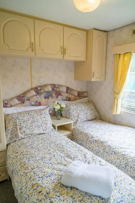 Wind In The Willows: Sleeps 4, Kitchen, Bathroom, Lounge, Wifi Napton on The Hill Buitenkant foto